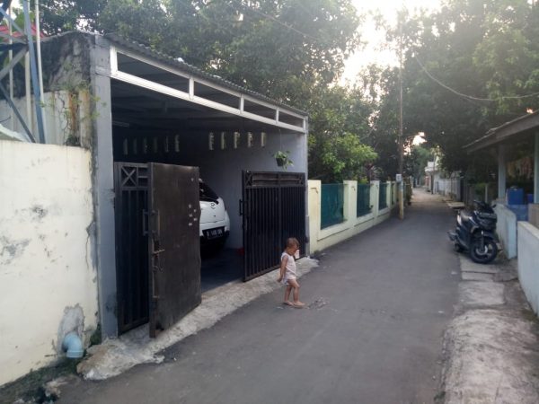 Rumah Second Halaman Luas Bernuansa Villa di Jagakarsa, Jakarta Selatan