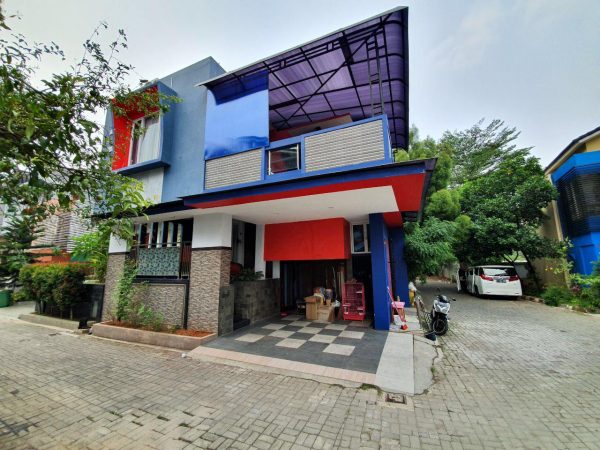 Rumah Second 2,5 Lantai Full Furnished di Setu, Cipayung, Jakarta Timur