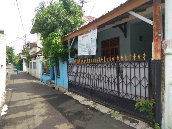 Rumah Dengan Halaman Luas 2,5 M di Pondok Kelapa