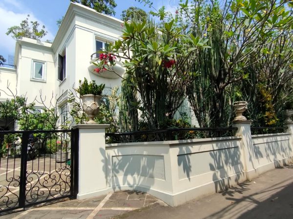 Classic HOUSE FOR SALE, Ciganjur  Jl.M Kahfi 1 Jagakarsa 