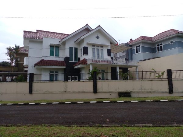 Rumah Mewah Dalam Perumahan Telaga Kahuripan Bogor