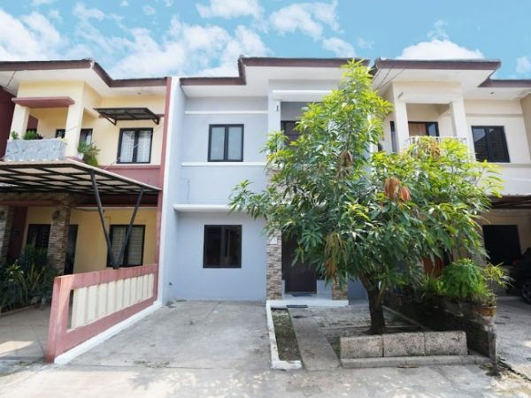 PH Rumah 2 Lantai Furnished Dalam Perumahan Pondok Kacang Timur