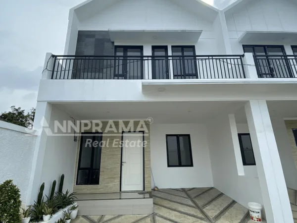 Townhouse 900 Jutaan 2 Lantai dekat Mall The Park Sawangan -rn-alfi-