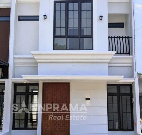 Green Cemara Rumah Klasik dalam Townhouse Limo -gcth