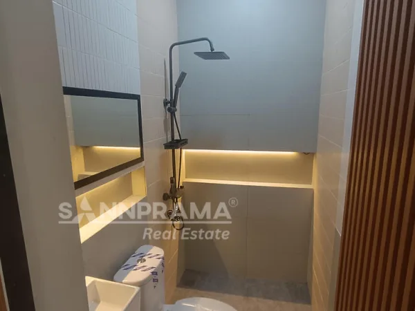 Interior ruang tamu rumah minimalis modern di Cluster Limo Depok