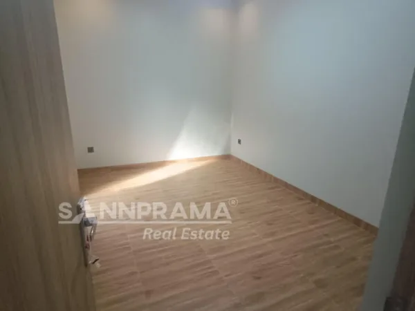 Interior ruang tamu rumah minimalis modern di Cluster Limo Depok