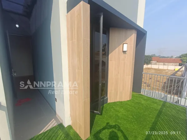 Kamar tidur utama rumah baru di Cluster Limo Depok siap huni