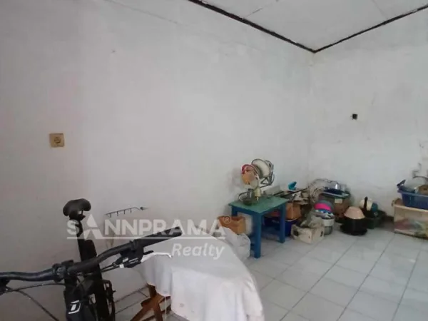 RUMAH SECOND POIN MAS DEPOK SANNPRAMA