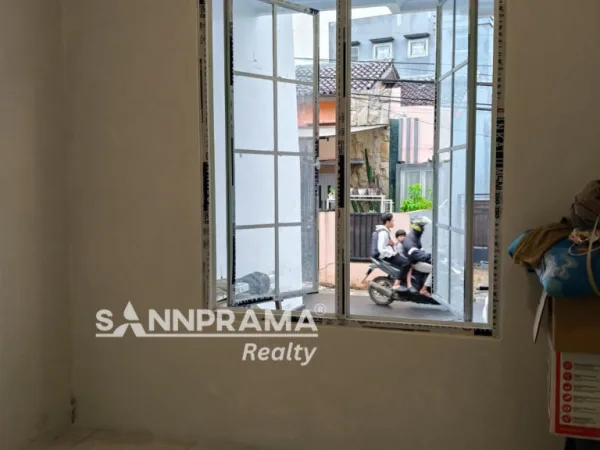 RUMAH 2 LANTAI TANAH BARU DEPOK