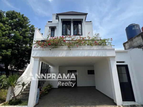 Townhouse 3 Lantai Cuma 10 Unit di Jagakarsa -rn-housent Sangkarsa