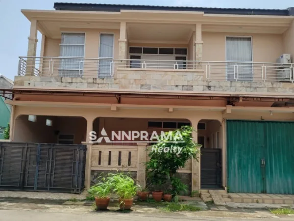 Rumah Hook 2 Lantai di Jalan Utama Cocok Hunian dan Usaha -Rn-