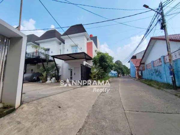 Perumahan Fenomena Jatiraden Town House