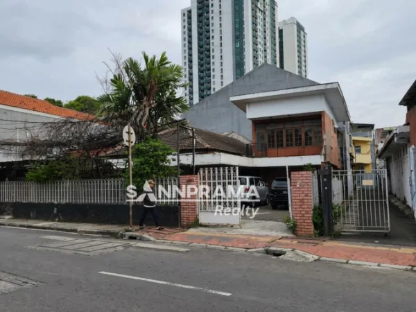 Rumah Luas Second Pinggir Jalan di Paseban Senen -ImeLin